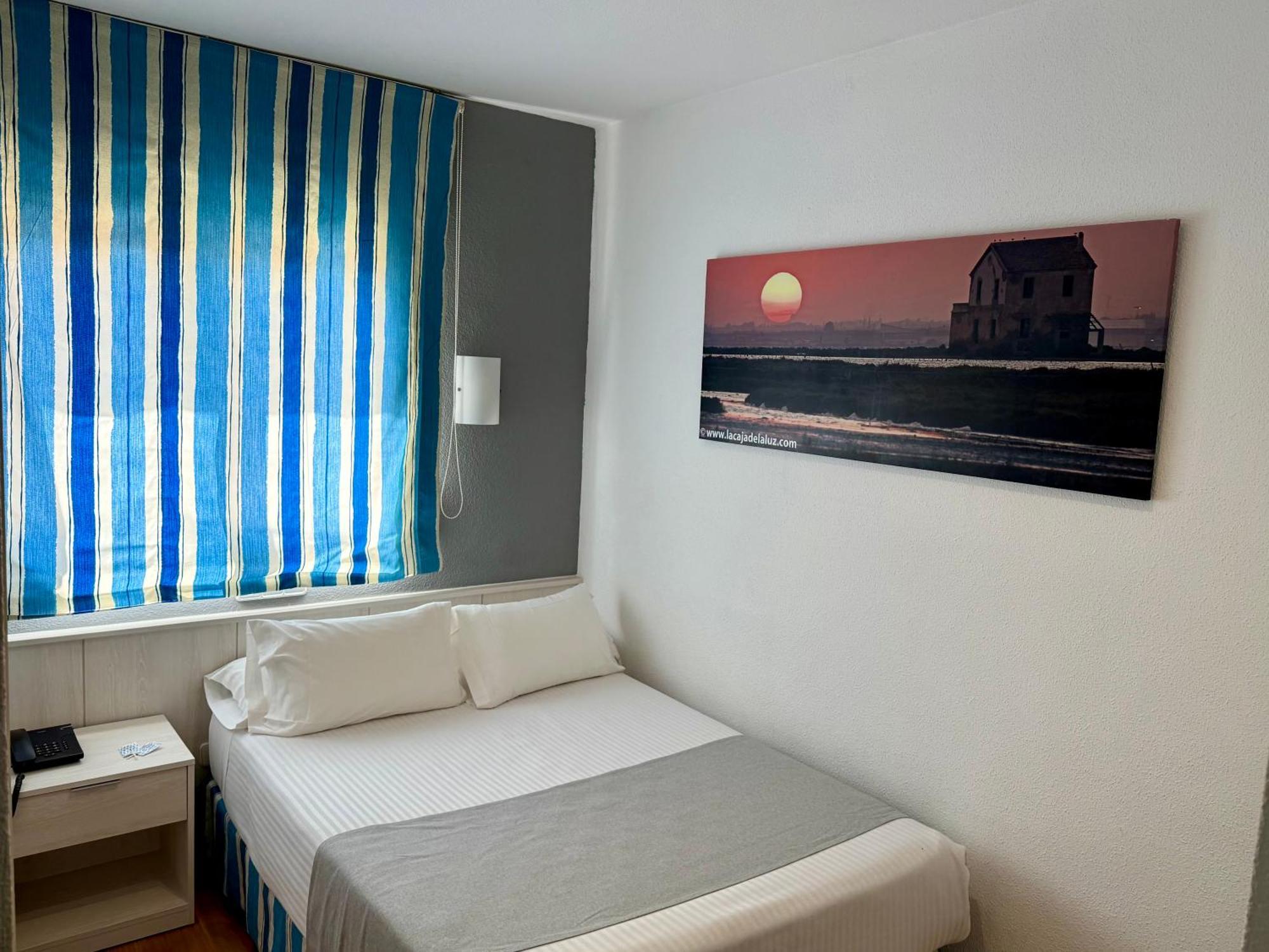 Hotel Neptuno 산페드로델피나타르 객실 사진