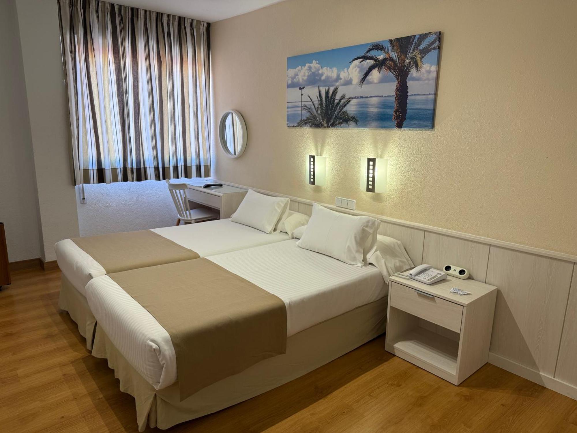 Hotel Neptuno 산페드로델피나타르 객실 사진