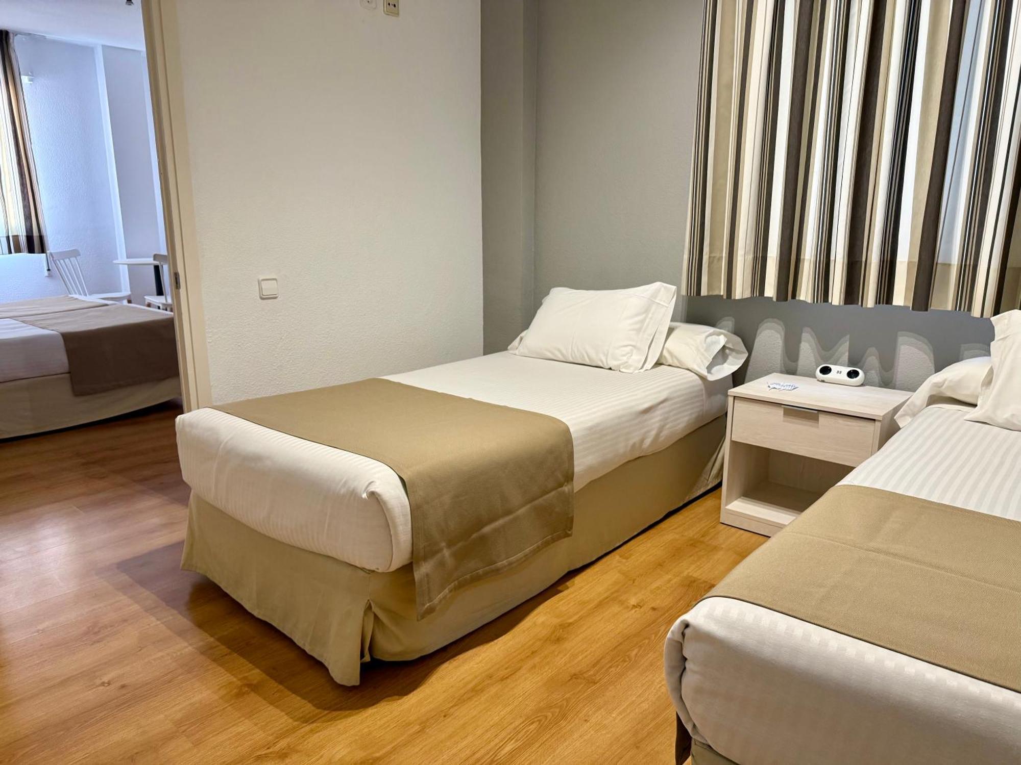Hotel Neptuno 산페드로델피나타르 객실 사진
